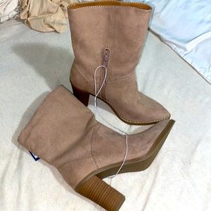 Brand new booties, universal thread 7.5 womens